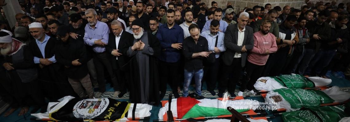 بالصور : غزة تودع الشهيد القائد خليل البهتيني وزوجته وبنته والقائد طارق عز الدين ونجله والدكتور خصوان في تشييع جماهيري مهيب