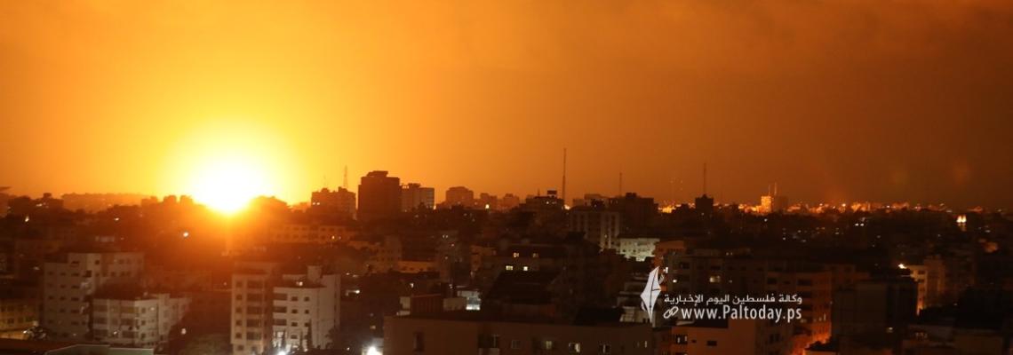 بالصور : طيران الاحتلال يقصف مواقع للمقاومة في قطاع غزة