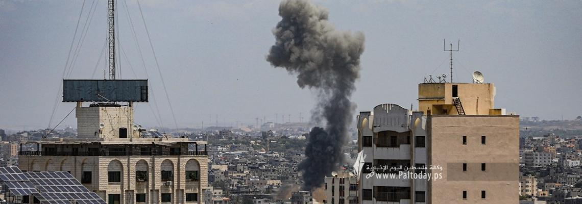 بالصور : جيش العدو يواصل الغارات الجوية من الطيران الحربى على  قطاع غزة في خامس أيّام العدوان