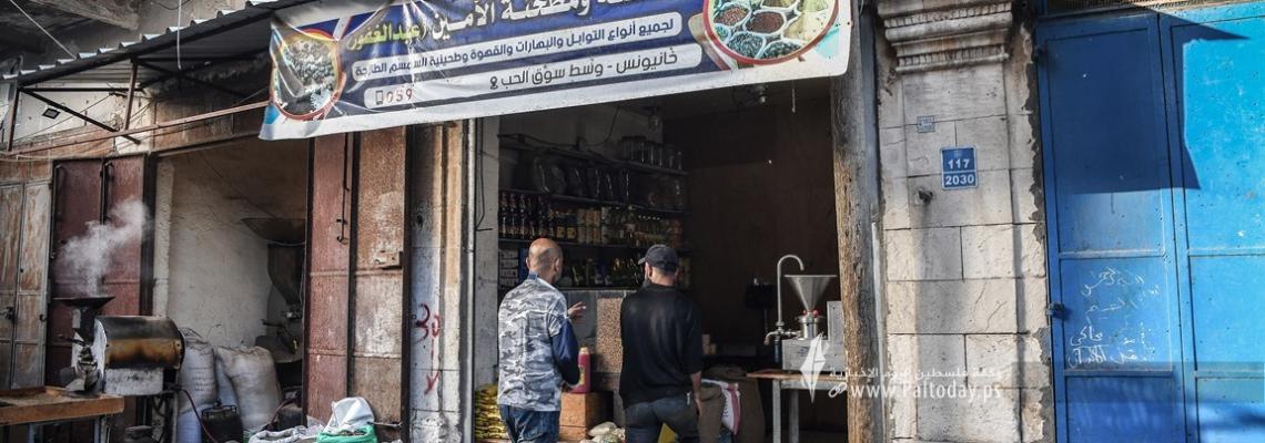 بالصور: حكاية زمن ترويها الجدران .. تعرف على سوق "الحبوب" وسط البلدة القديمة في مدينة خان يونس جنوب قطاع غزة.