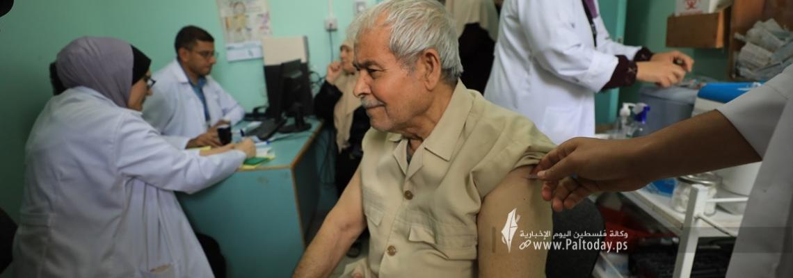 بالصور :بدء تطعيم حجاج قطاع غزة في المراكز الصحية