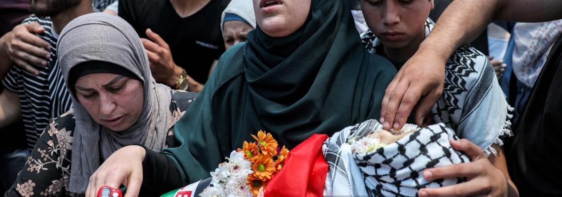 بالصور: من وداع الشهيد الطفل محمد التميمي "عامان" الذي استشهد أمس متأثرًا بجروحه برصاص الاحتلال منذ أيام في النبي صالح