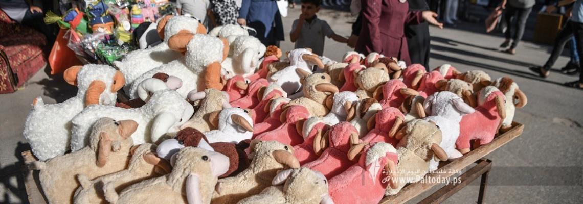 بالصور ; أسواق غزة تستقبل عيد الأضحى على "خجل "