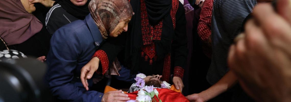 بالصور : وداع مؤثر للشهيد عبد الجواد حمدان صالح في عارورة قضاء رام الله