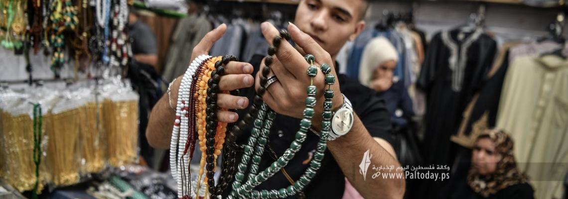محلات هدايا الحجّاج تتهيأ لاستقبال حجاج بيت الله الحرام في غزة