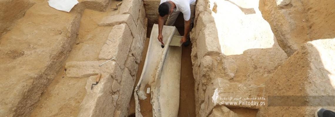 بالصور : العثور على قبر من الرصاص المصبوب بغزة