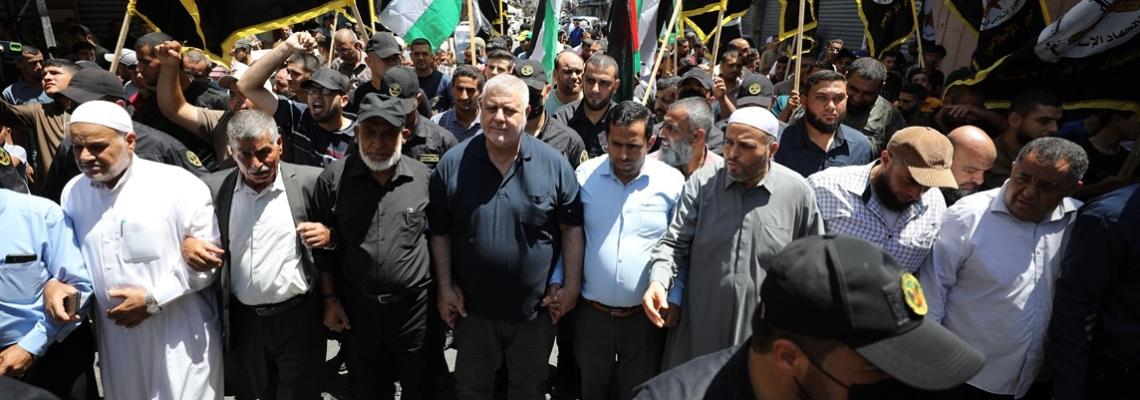 بالصور: مسيرة جماهيرية حاشدة لحركة الجهاد الإسلامي في غزة؛ تنديداً بملاحقة السلطة الفلسطينية للمقاومين، ورفضاً للحصار على غزة.