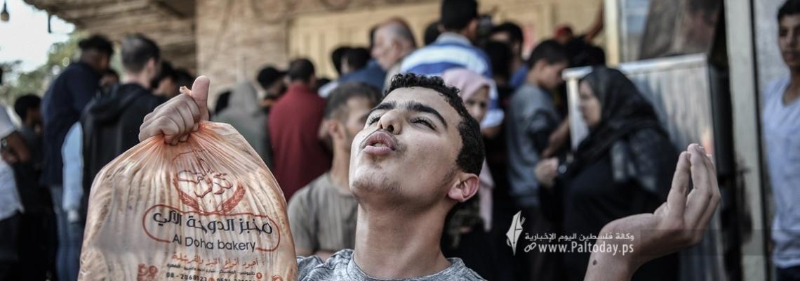 بالصور : أزمة خبز في غزة، بعد ما فرض الاحتلال الاسرائيلي خلال العدوان حصارا كاملا على القطاع.