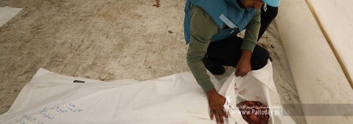 بالصور : استشهاد الصحفي في قناة فلسطين اليوم محمد بعلوشة جراء قصف اسرائيلي استهدف منزله في حي الصفطاوي شمال غزة