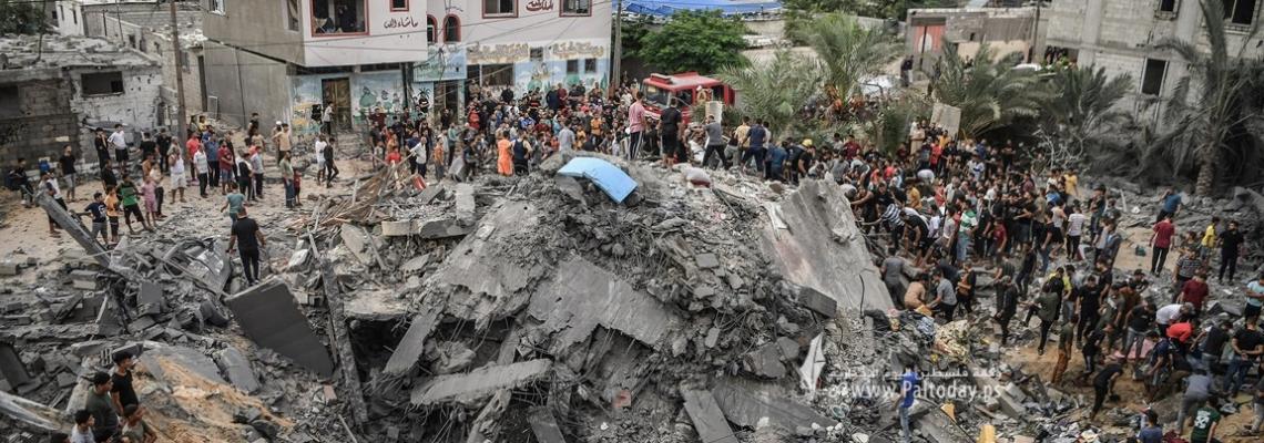 يالصور : طيران الإحتلال يستهدف منزل  المرحوم القيادي في سرايا القدس " ابو هنادي الحيلة" فى مدينة خانيونس