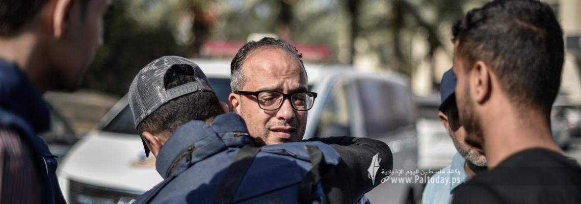 بالصور : الاحتلال يستهدف عائلة الصحفي الفلسطيني ' صالح المصري ' في مدينة خانيونس