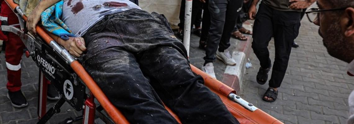 بالصور : وصول عدد من الشهداء والإصابات لمجمع الشفاء الطبي  مع تواصل القصف الصهيوني على مدينة غزة