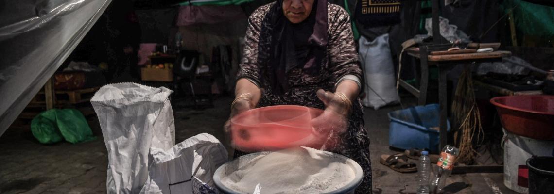 حياة النازحين الذين لم يتمكنوا من العودة إلى منازلهم شمال القطاع مع استمرار الهدنة في غزة