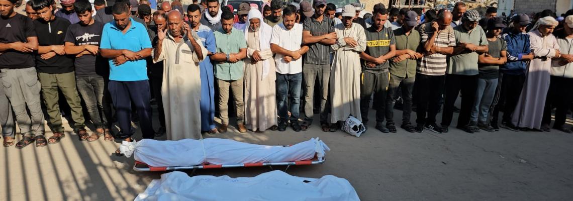 خانيونس تشيع حثامين شهدائها الذي ارتقوا اليوم جراء العملية العسكرية المتواصلة على المدينة لليوم الخامس على التوالي