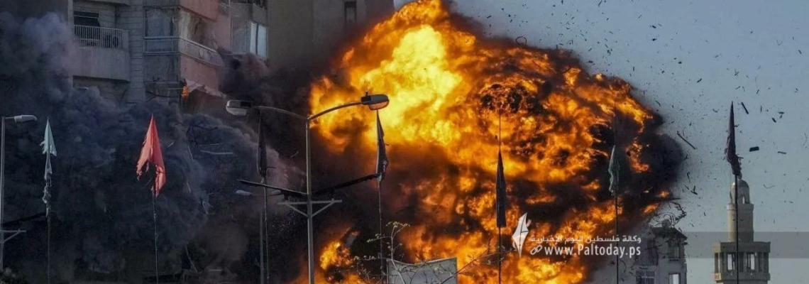 لحظة استهداف صاروخ للاحتلال مبنى بالضاحية الجنوبية لبيروت مخلفاً دماراً واسعاً