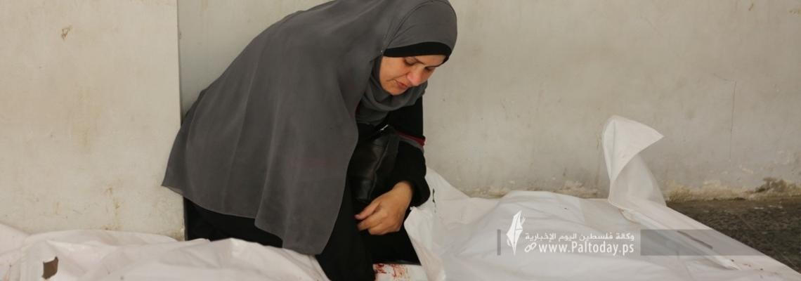 من وداع 9 شهداء من عائلة حمادة قصفتهم طائرات الاحتلال بمنزلهم في حى الدرج وسط مدينة غزة