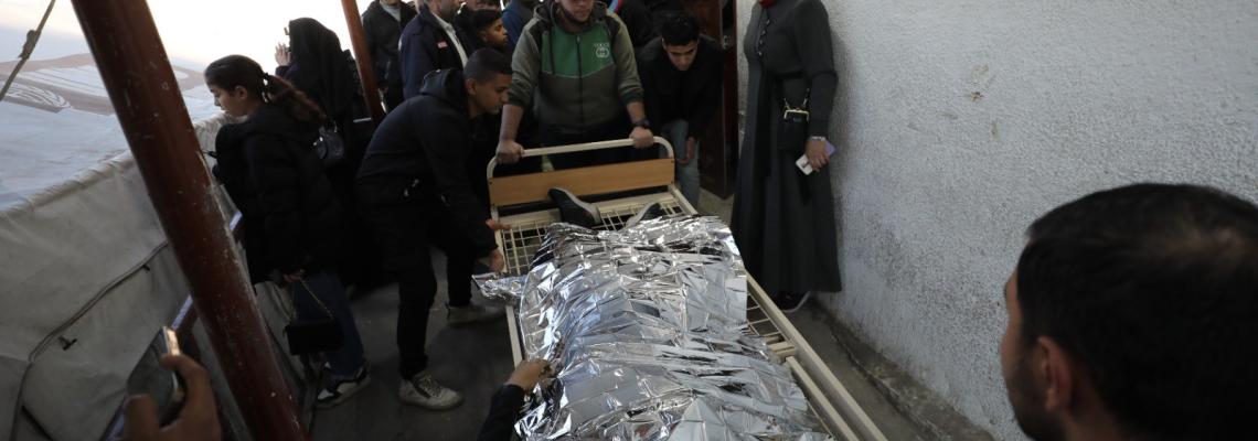 شهداء ومصابون باستهداف الاحتلال  تجمعاً الموطنين في شارع المعامل في حي الدرج شرق مدينة غزة