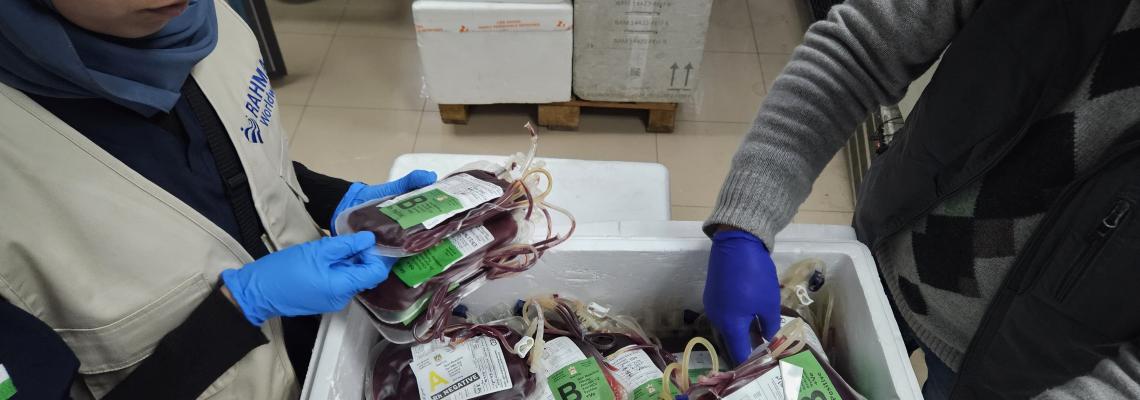 وصول 1200،وحدة دام و3000 آلاف وحدة بلازما لمجمع ناصر بخانيونس من الضفة الغربية