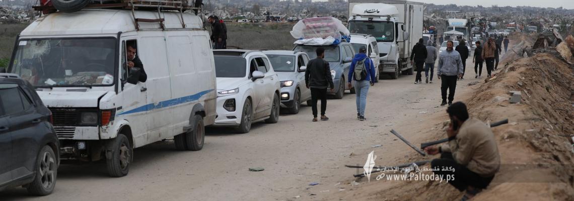 مشاهد عودة المواطنين لشمال غزة عبر حاجز نتساريم بعد انسحاب الاحتلال منه
