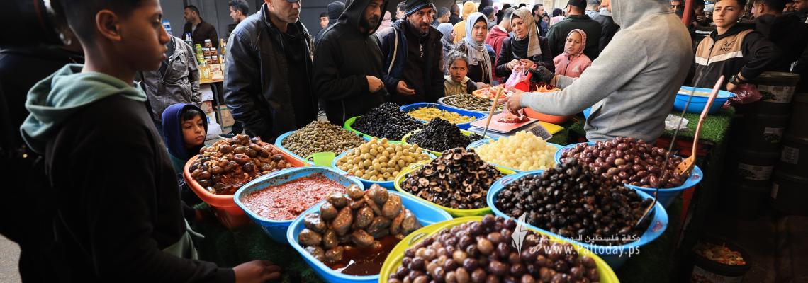 صور من سوق الزاوية بمدينة غزة خلال شهر رمضان