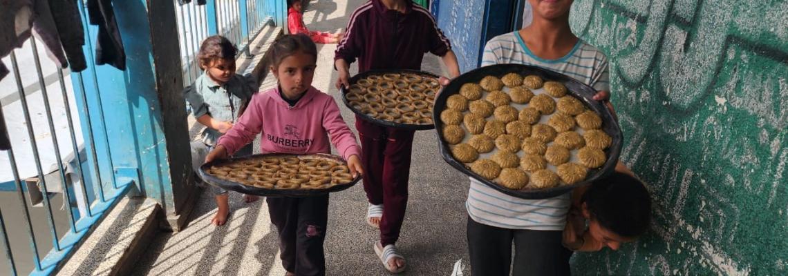 فرحة منقوصة بكعك العيد داخل مراكز الإيواء