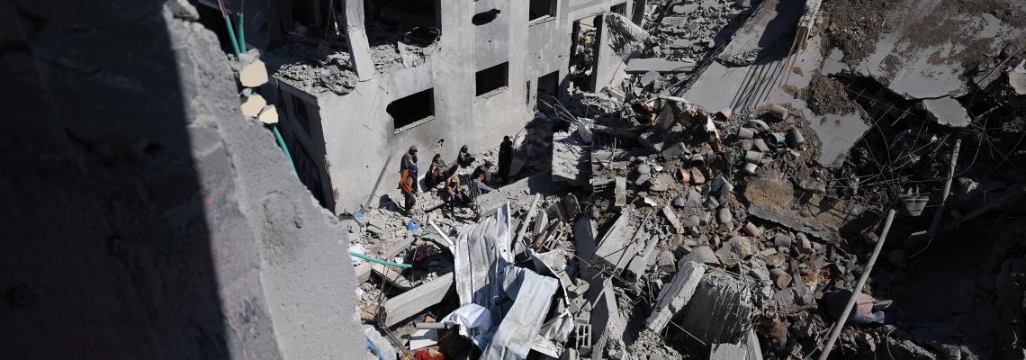 آثار الدمار بمنزل عائلة أبو عكر بحي الشجاعية