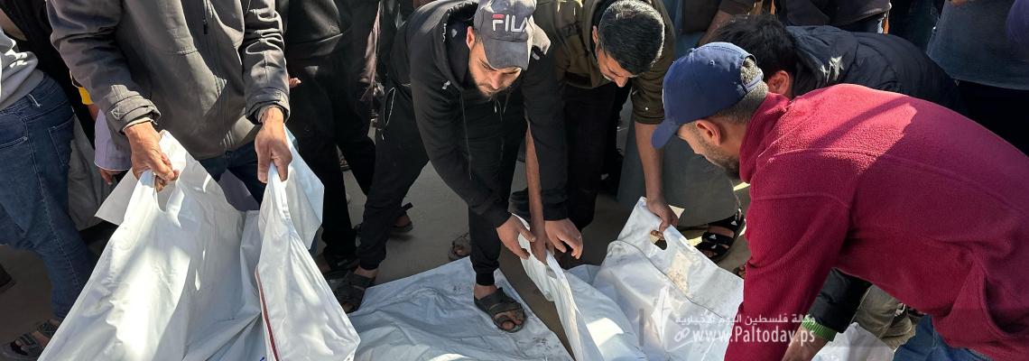 عدسة "فلسطين اليوم" توثق وداع شهداء عائلة الفرا الذين ارتقوا بقصف منزلهم في خانيونس
