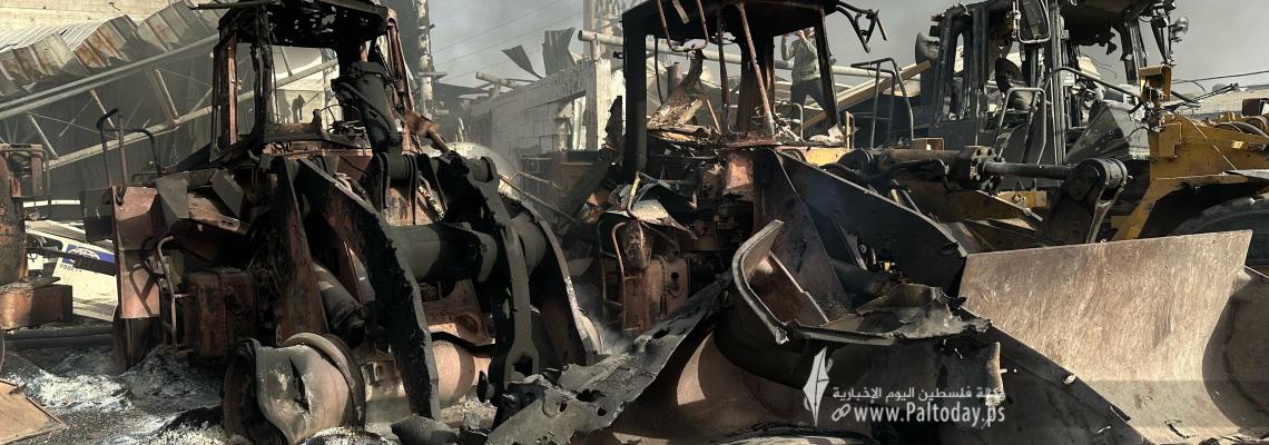 جرافات فلسطينية دمرتها مقاتلات حربية إسرائيلية الليلة شمالي قطاع غزة