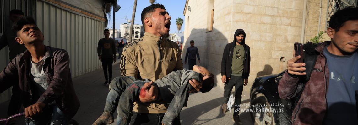 وصول شهداء وإصابات إلى المستشفى المعمداني نتيجة قصف الاحتلال مدرسة دار الأرقم شرق غزة