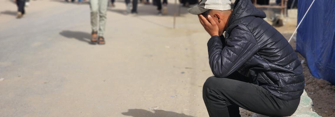 بكاء وحزن ومواساة خلال تشييع شهداء خانيونس
