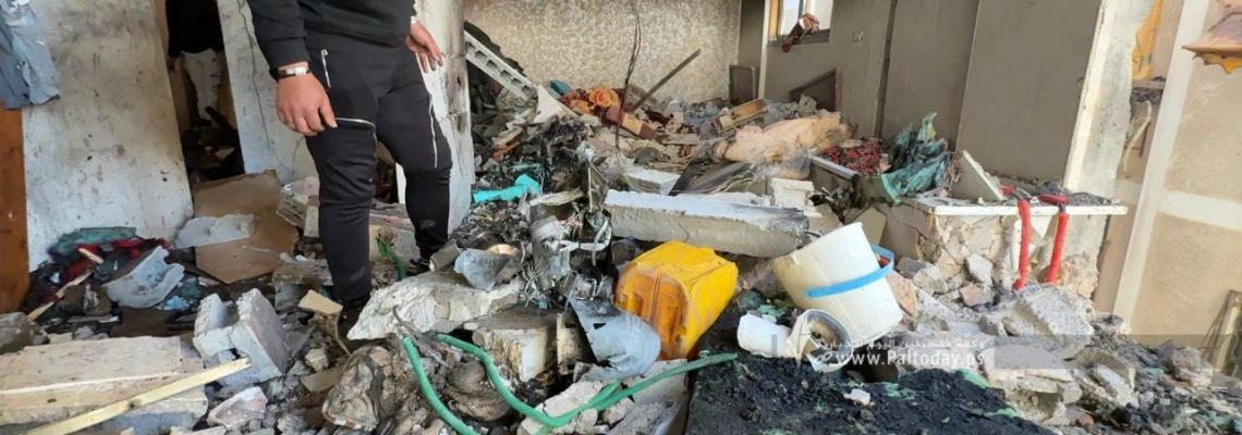 جانب من الدمار إثر قصف الاحتلال شقة سكنية لعائلة الاطبش غرب مدينة غزة