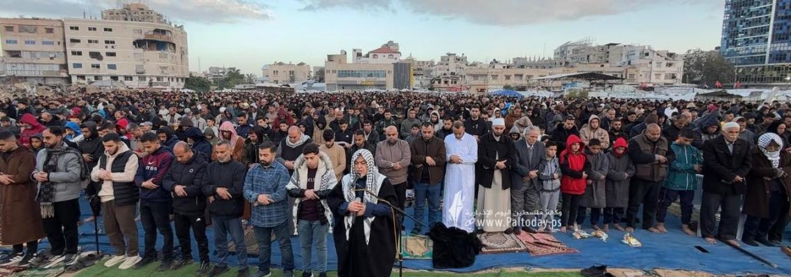 صلاة عيد الفطر المبارك فى ساحة السرايا بمدينة غزة