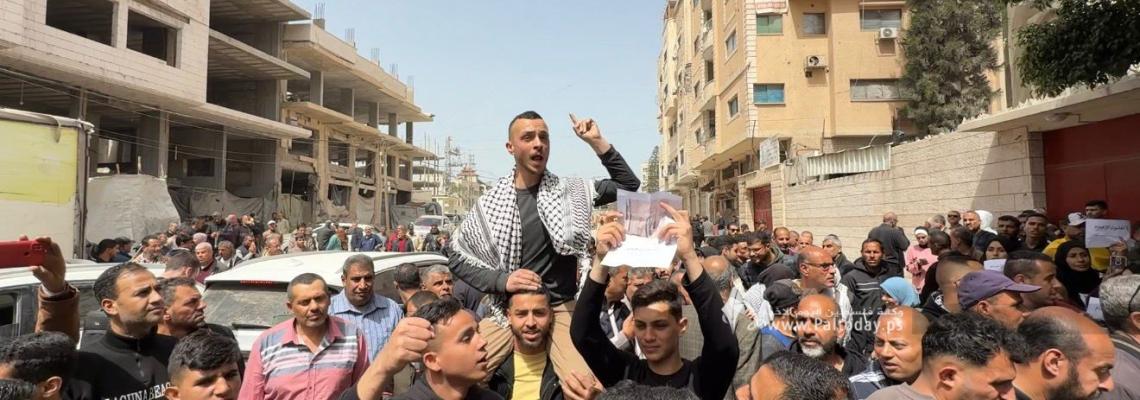عشرات المواطنين يتظاهرون غرب مدينة غزة رفضاً لقانون إعدام الاسرى