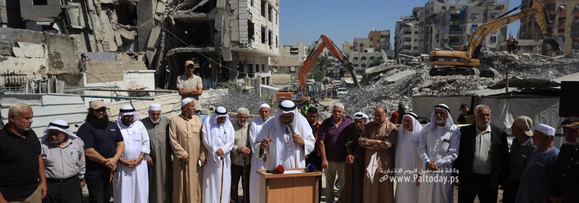 التجمع الوطني للقبائل والعشائر والعائلات الفلسطينية ينظم وقفة أمام عمارة السعادة بغزة
