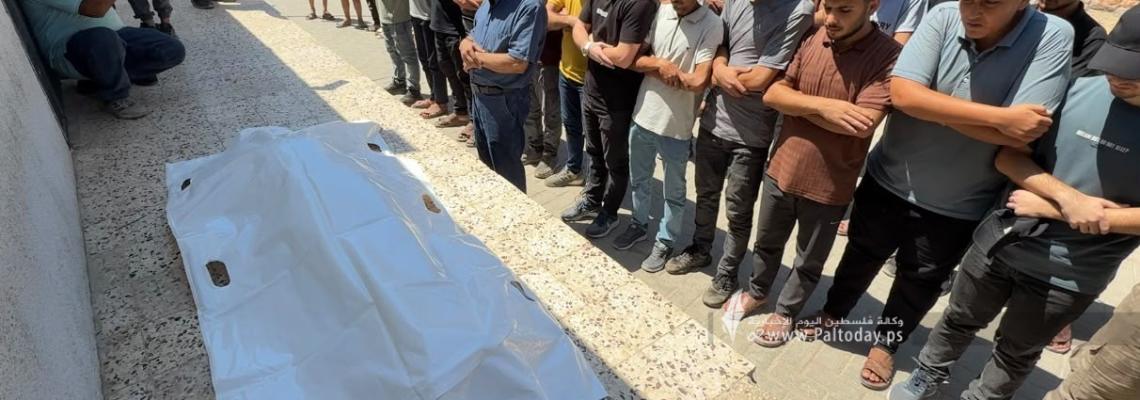 وداع شهيدين جراء غارة "إسرائيلية" استهدفت سيارة مدنية في تل الهوا، غرب غزة.