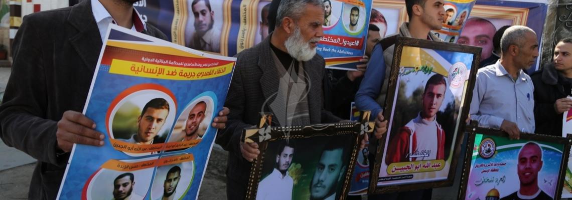 بالصور:أهالي المختطفين في رفح المصرية يعتصمون أمام مؤتمر نيكلاوي ميلادينوف بغزة