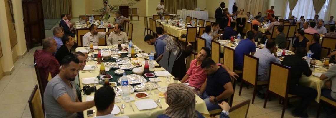 بالصور: الصليب الاحمر ينظم افطارا لممثلي وسائل الاعلام المحلية والدولية في شهر رمضان المبارك