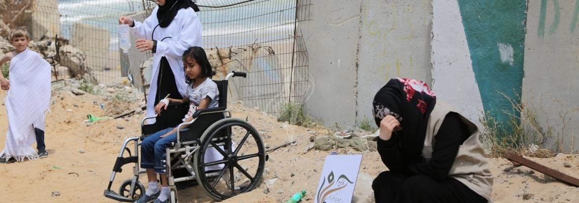 بالصور:وقفة للحركة النسائية لحماس بميناء غزة البحري للمطالبة برفع الحصار