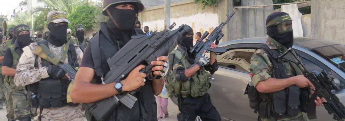 بالصور:سرايا القدس تنظم مسيراً محمولاً بذكرى استشهاد القائد دانيال منصور برفح