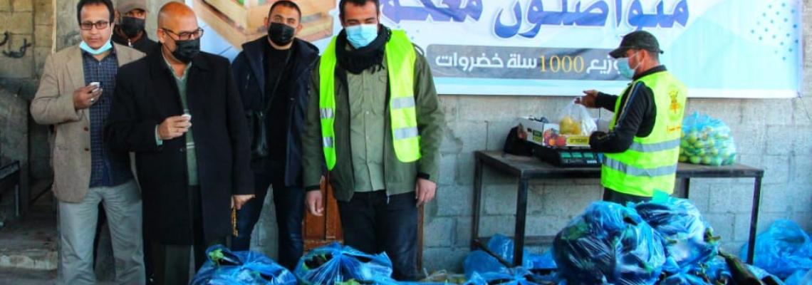 الجهاد تنفذ حملة متواصلون معكم 2 الإغاثية بتوزيع طرود غذائية على الاسر الفقيرة