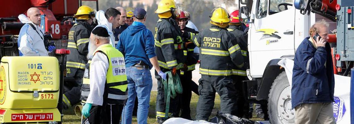 بالصور:عملية الدهس التي اوقعت 4 قتلى من الجنود واصابة آخرين في القدس