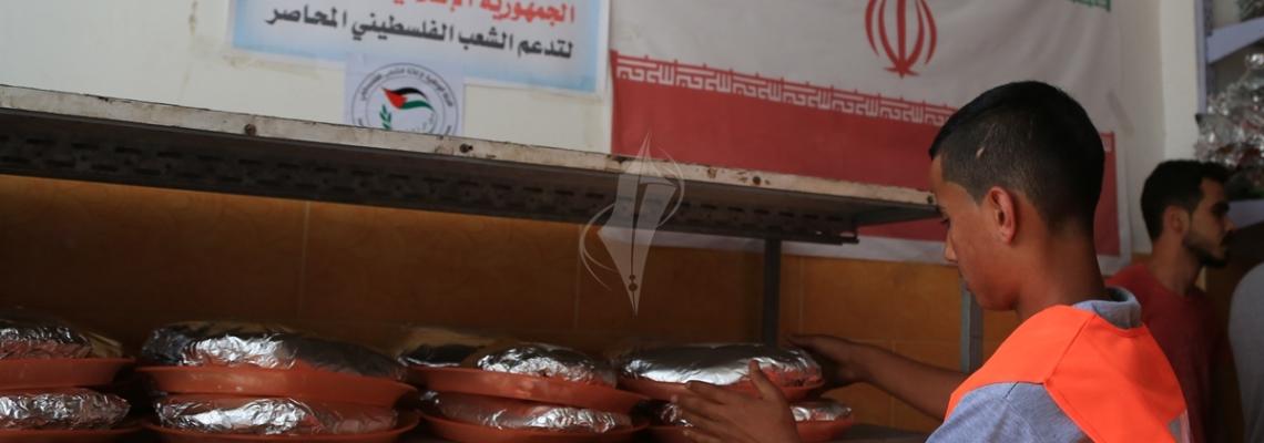 بالصور: الهلال الاحمر الايرانى  يوزع  ربع مليون وجبة افطار على الصائمين في قطاع غزة المحاصر