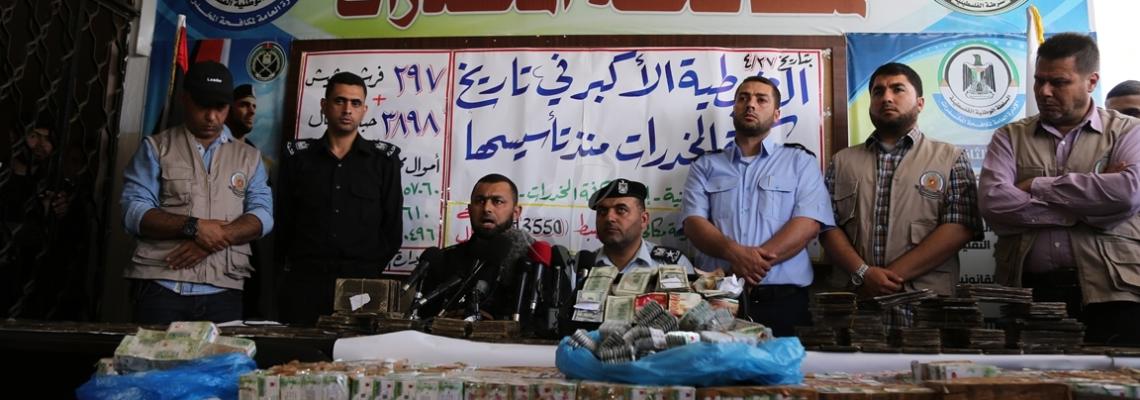 بالصور: مكافحة المخدرات بغزة تستعرض تفاصيل إلقاء القبض على ابز تجار المخدرات والمواد المضبوطة
