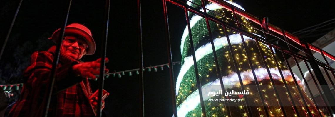 اضاءة شجرة اعياد الميلاد في غزة