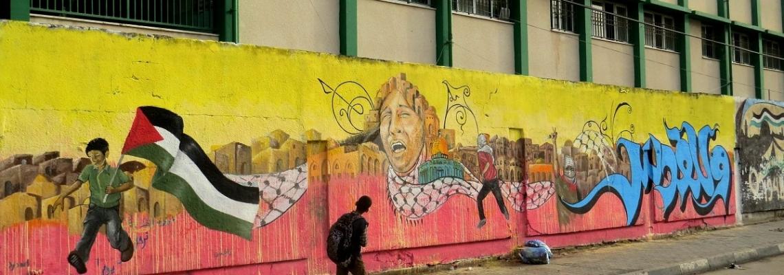 بالصور:رسم جدارية ضخمة وسط رفح برعاية جمعية مجددون الشبابية.