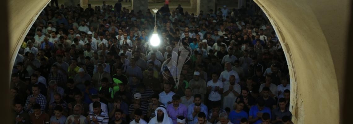 بالصور:صلاة التراويح من المسجد العمري الكبير بمدينة غزة