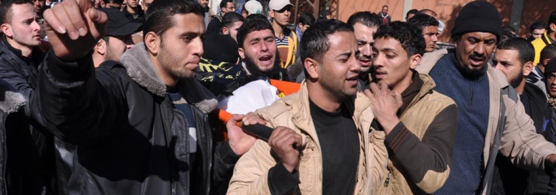 بالصور:جماهير غفيرة تشيع جثمان الشهيد المجاهد "محمد العجلة"