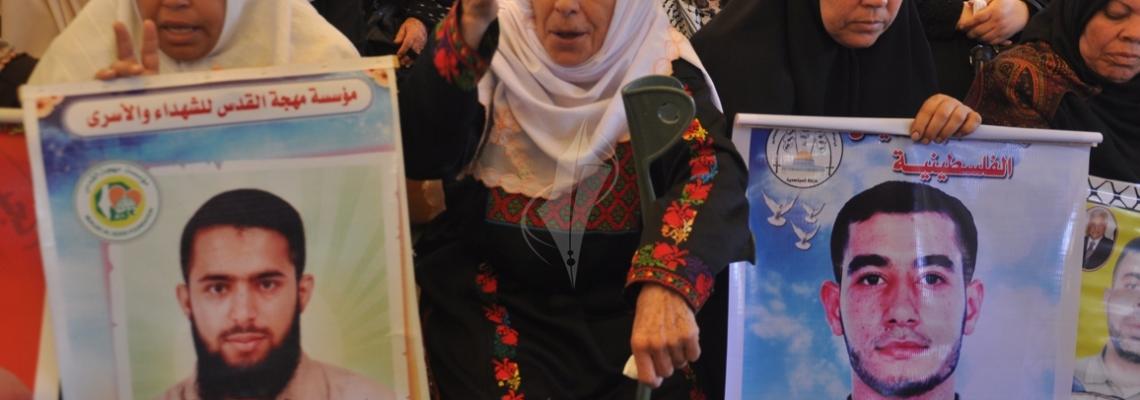 اعتصام اهالى الاسرى امام الصليب الاحمر بمدينة غزة