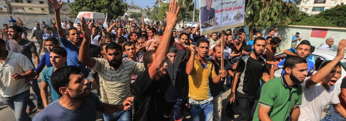 بالصور:الشجاعية تودع شهيد جمعة الغضب
