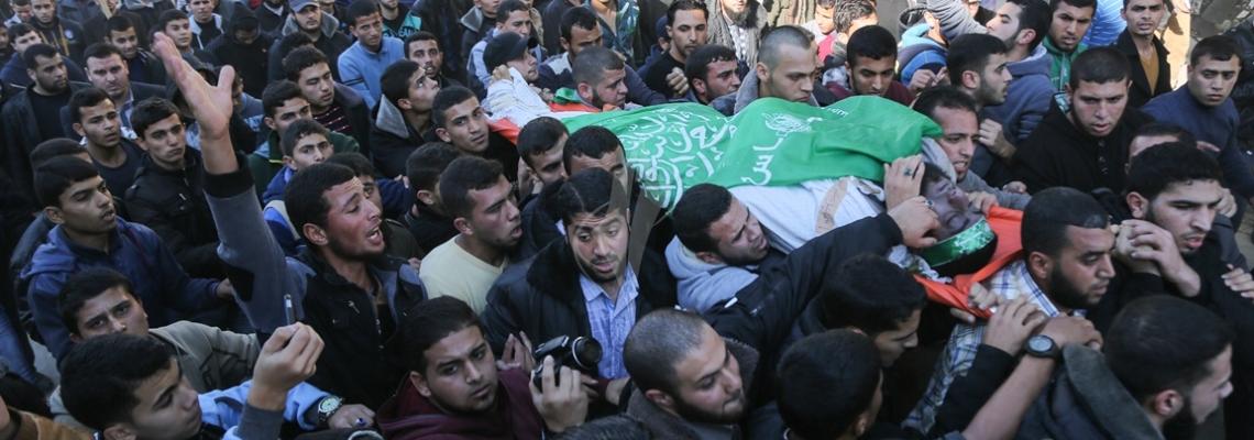 بالصور:الآلاف في غزة يُشيعون شهداء الإعداد والتجهيز في كتائب القسام
